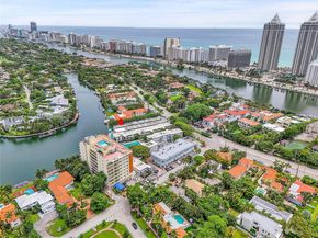 4730 Pine Tree Dr 14, Miami Beach FL 33140
