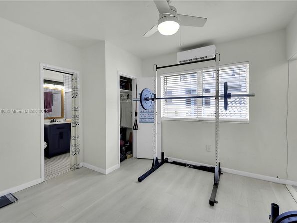 4730 Pine Tree Dr 14, Miami Beach FL 33140