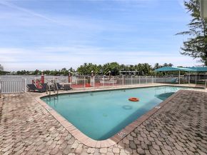 4730 Pine Tree Dr 14, Miami Beach FL 33140