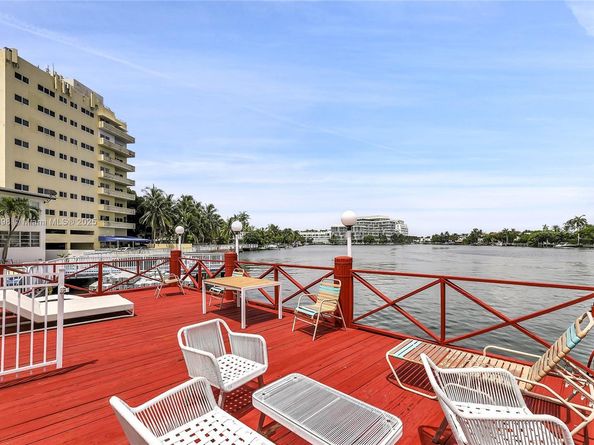 4730 Pine Tree Dr 14, Miami Beach FL 33140