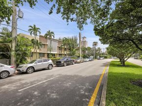 4730 Pine Tree Dr 14, Miami Beach FL 33140
