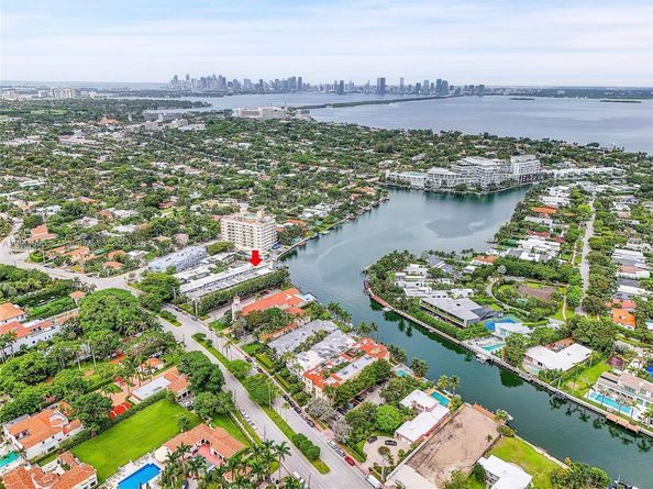 4730 Pine Tree Dr 14, Miami Beach FL 33140