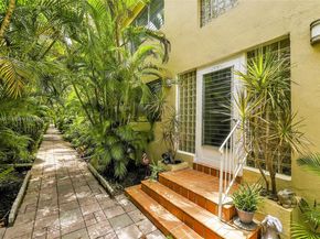 4730 Pine Tree Dr 14, Miami Beach FL 33140