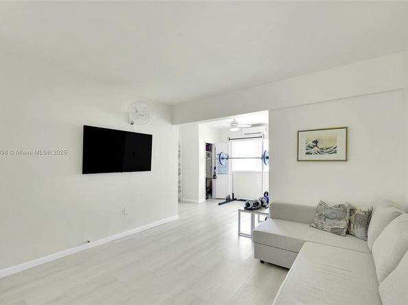 4730 Pine Tree Dr 14, Miami Beach FL 33140