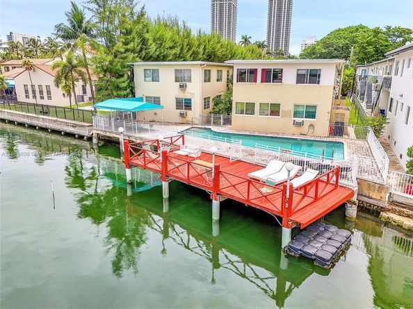 4730 Pine Tree Dr 14, Miami Beach FL 33140