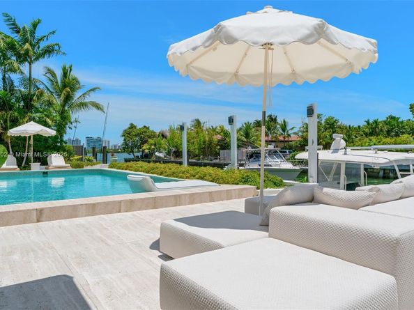 1250 NE 87th St, Miami FL 33138