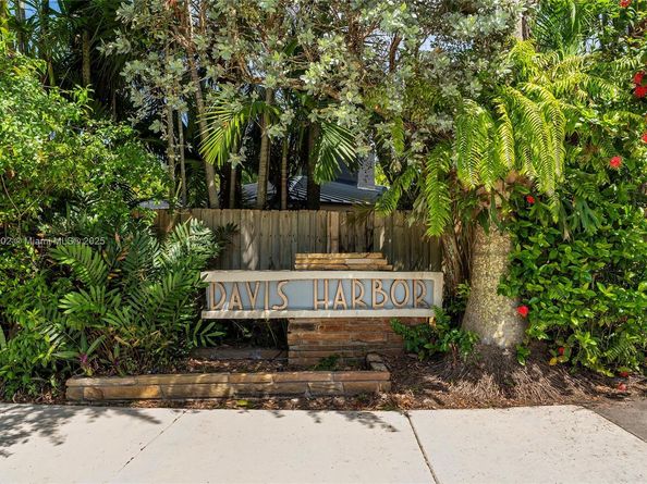 1250 NE 87th St, Miami FL 33138