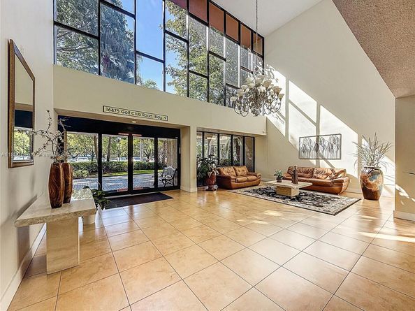 16475 Golf Club Rd 202, Weston FL 33326