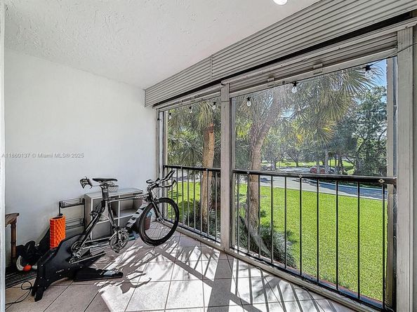 16475 Golf Club Rd 202, Weston FL 33326
