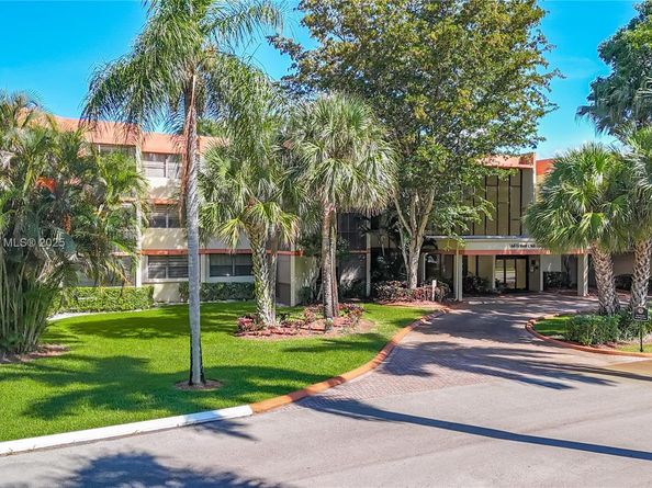 16475 Golf Club Rd 202, Weston FL 33326