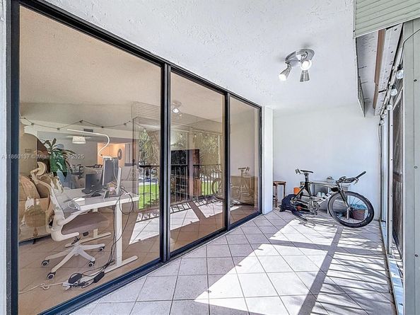 16475 Golf Club Rd 202, Weston FL 33326