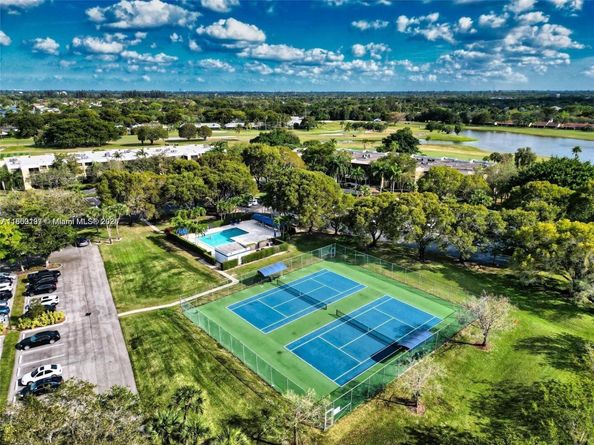 16475 Golf Club Rd 202, Weston FL 33326