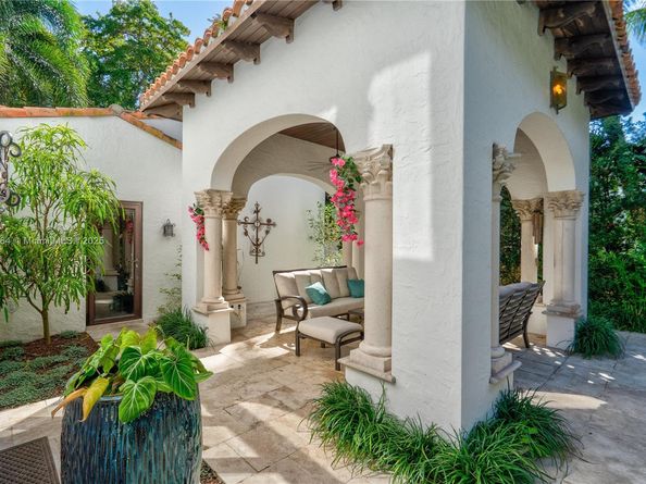 1511 Alegriano Ave, Coral Gables FL 33146