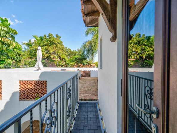 1511 Alegriano Ave, Coral Gables FL 33146