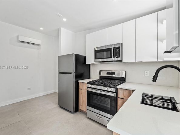 3040 NW 93rd St, Miami FL 33147
