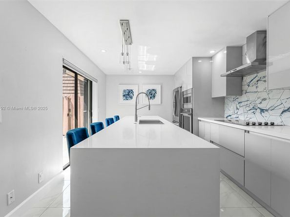 2557 Lakeview Ct 2557, Cooper City FL 33026