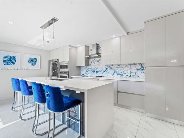 2557 Lakeview Ct 2557, Cooper City FL 33026