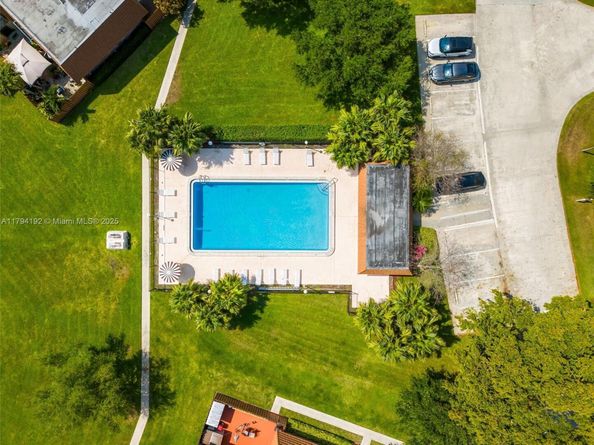 2557 Lakeview Ct 2557, Cooper City FL 33026