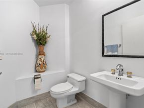 3802 NE 207th St 2704, Aventura FL 33180