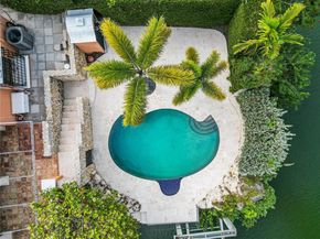 1181 S Alhambra Cir, Coral Gables FL 33146