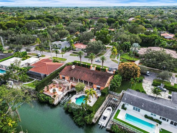 1181 S Alhambra Cir, Coral Gables FL 33146