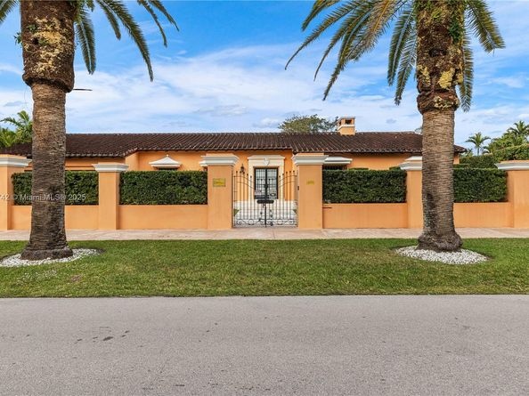 1181 S Alhambra Cir, Coral Gables FL 33146