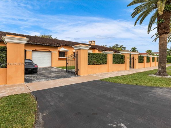 1181 S Alhambra Cir, Coral Gables FL 33146