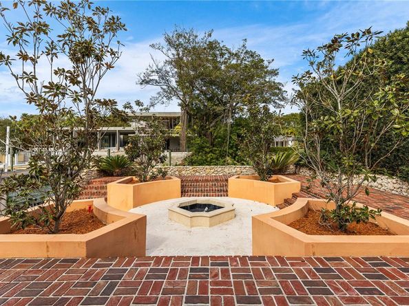1181 S Alhambra Cir, Coral Gables FL 33146