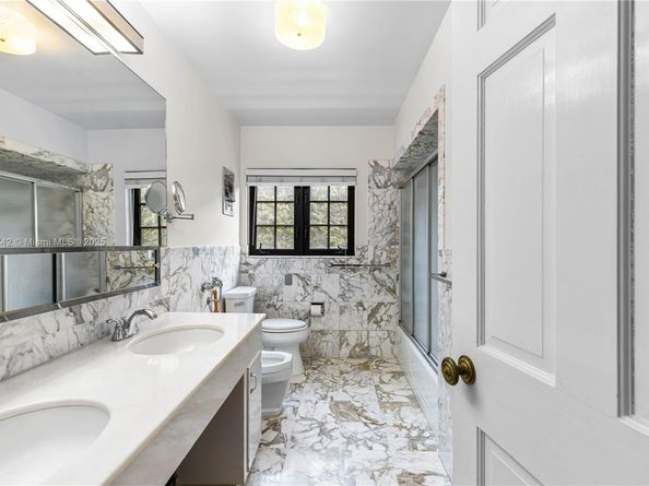 1181 S Alhambra Cir, Coral Gables FL 33146