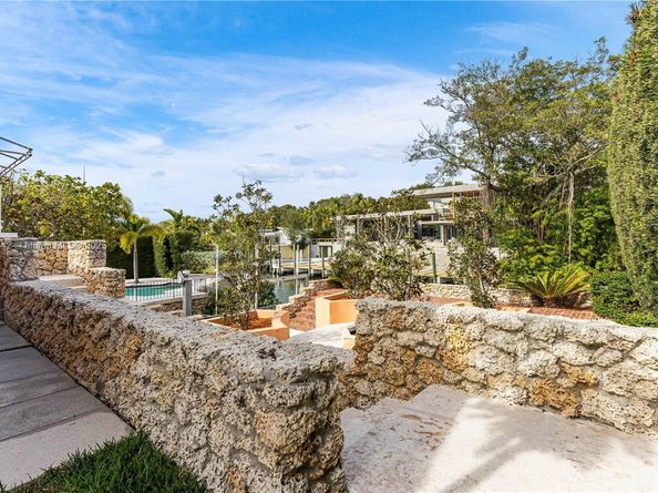 1181 S Alhambra Cir, Coral Gables FL 33146