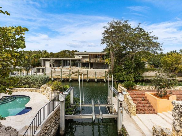 1181 S Alhambra Cir, Coral Gables FL 33146