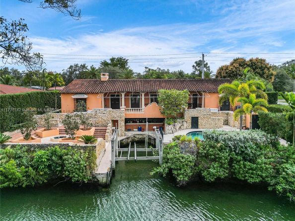 1181 S Alhambra Cir, Coral Gables FL 33146