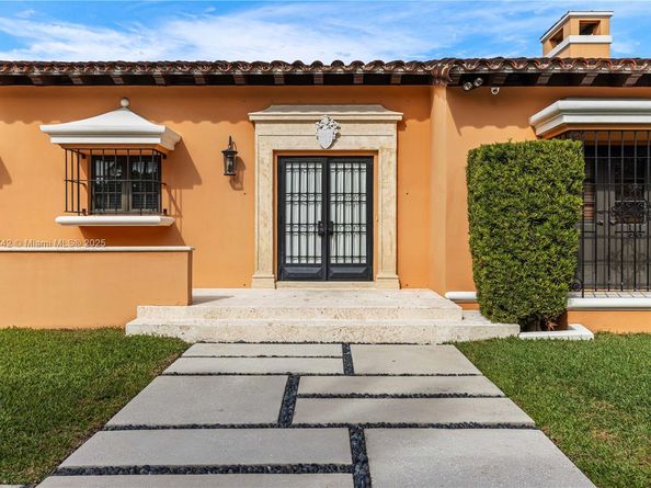 1181 S Alhambra Cir, Coral Gables FL 33146