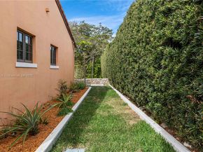 1181 S Alhambra Cir, Coral Gables FL 33146
