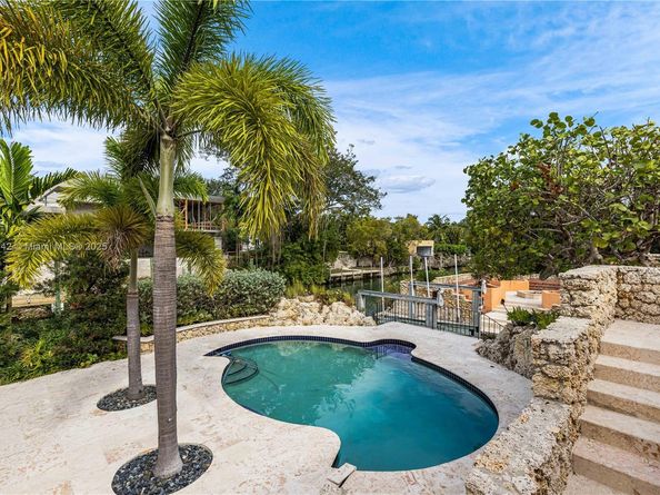 1181 S Alhambra Cir, Coral Gables FL 33146