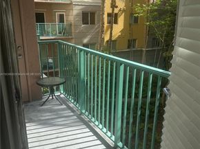 6001 SW 70th St 304, South Miami FL 33143