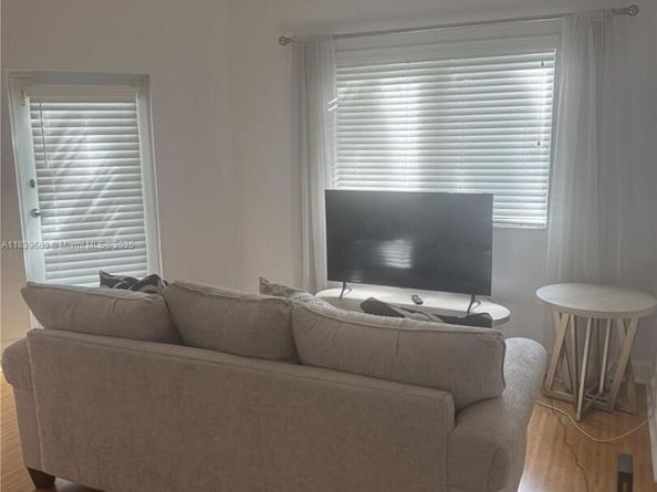 6001 SW 70th St 304, South Miami FL 33143