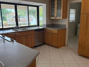 5940 SW 18th St, Plantation FL 33317