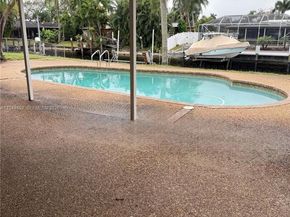 5940 SW 18th St, Plantation FL 33317