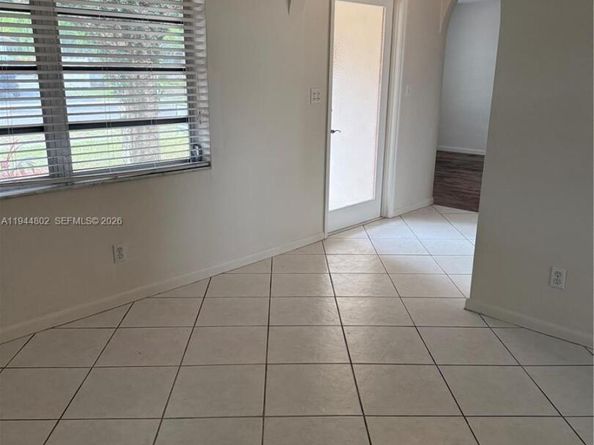 5940 SW 18th St, Plantation FL 33317