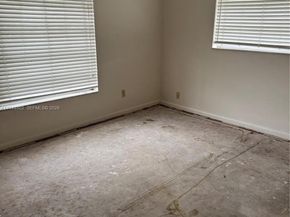 5940 SW 18th St, Plantation FL 33317