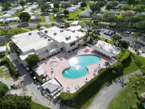 1250 NW 85th Ave, Plantation FL 33322