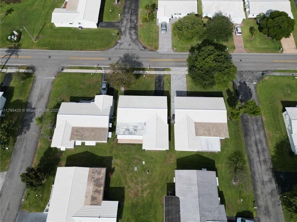 1250 NW 85th Ave, Plantation FL 33322