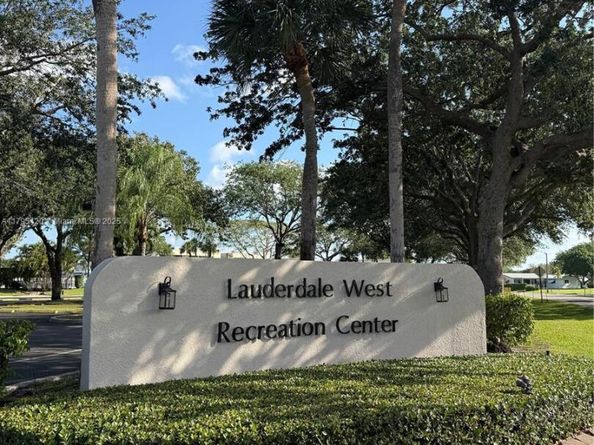 1250 NW 85th Ave, Plantation FL 33322