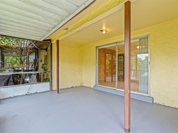 2607 NW 47th Ln, Lauderdale Lakes FL 33313