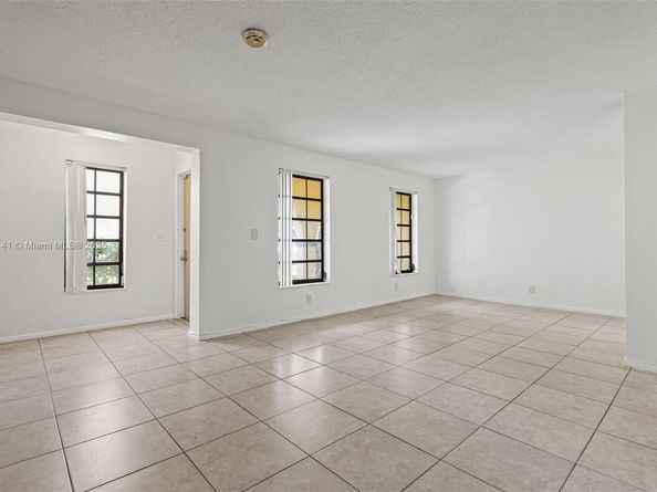 2607 NW 47th Ln, Lauderdale Lakes FL 33313
