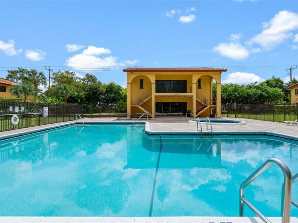 2607 NW 47th Ln, Lauderdale Lakes FL 33313