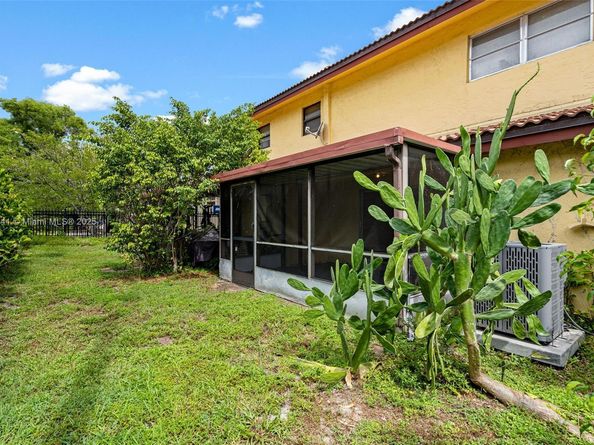 2607 NW 47th Ln, Lauderdale Lakes FL 33313