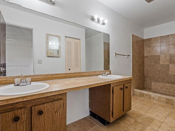 2607 NW 47th Ln, Lauderdale Lakes FL 33313
