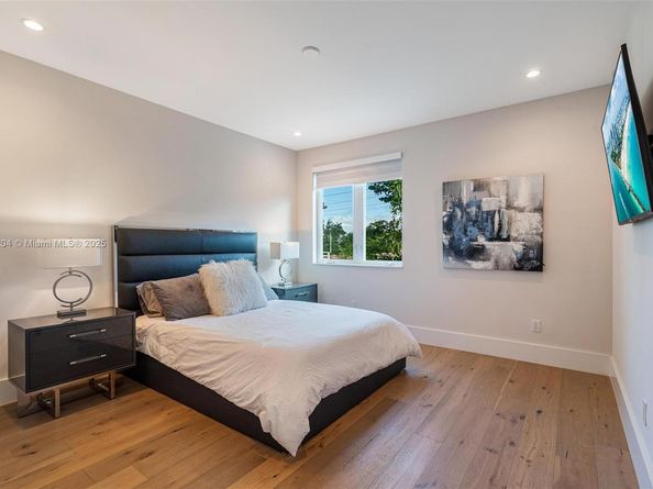 2516 NE 32nd Ave, Fort Lauderdale FL 33305